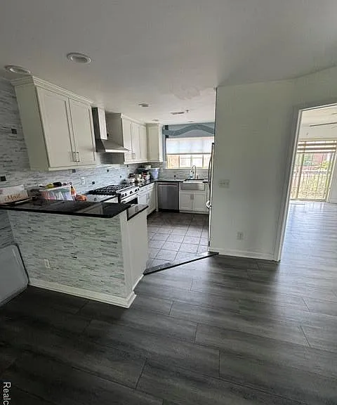17034 Farmington Rd — Photo 3
