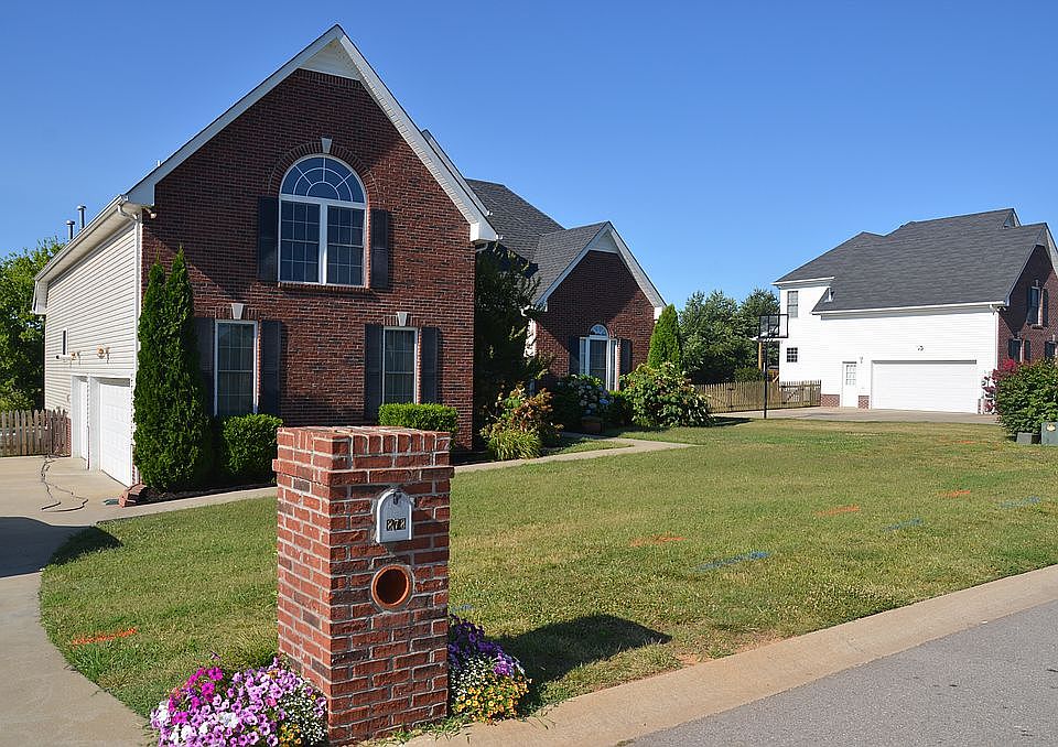 1st image of 878 Iron Wood Cir