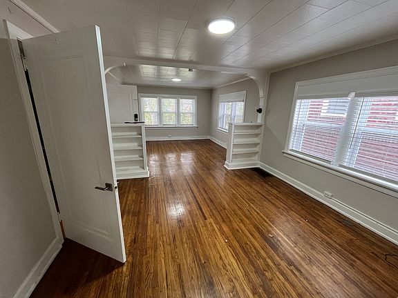 3rd image of 3731 Traffic Cir #3N