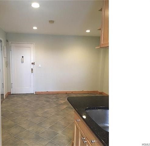 ENTRY/ FOYER LEADING INTO DINING & KITCHEN