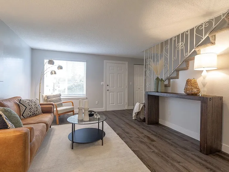 Somerset West Apartments — Photo 14