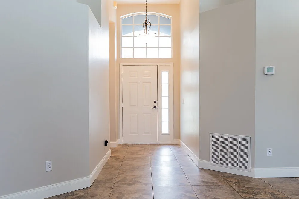 3 bed, 2.0 bath, 1700 sqft, $2,630 — Photo 2