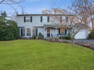 4 Sullivan Ct, Mount Sinai, NY 11766