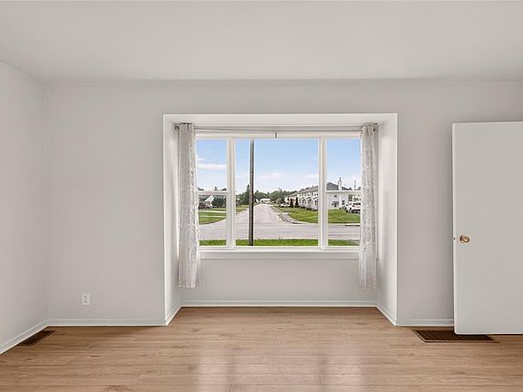 5th image of 115 Elizabeth Drive