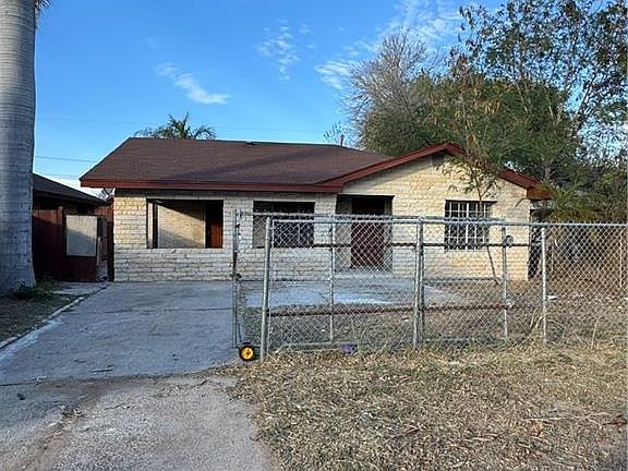 2nd image of 1002 Loma Linda