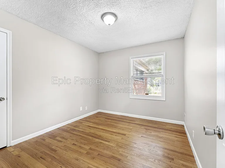 812 Riverbank St — Photo 13
