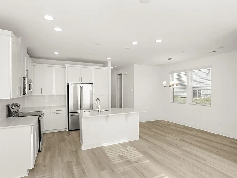 320 Lynwood Station Blvd — Photo 8