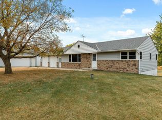 12710 Laurie Ln, Chaska, MN 55318