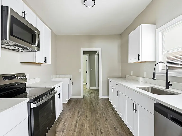 1230 Hammond Ave — Photo 12