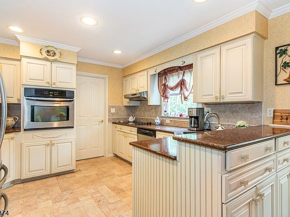 4th image of 30 Clearfield Rd
