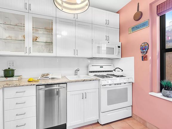 3rd image of 339 E 58th St APT 6D