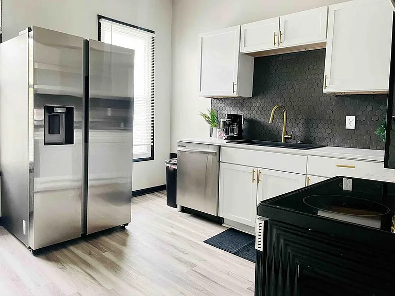 82 Adams Ave #B — Photo 4