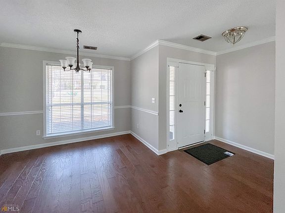 3rd image of 38 Pine Cres
