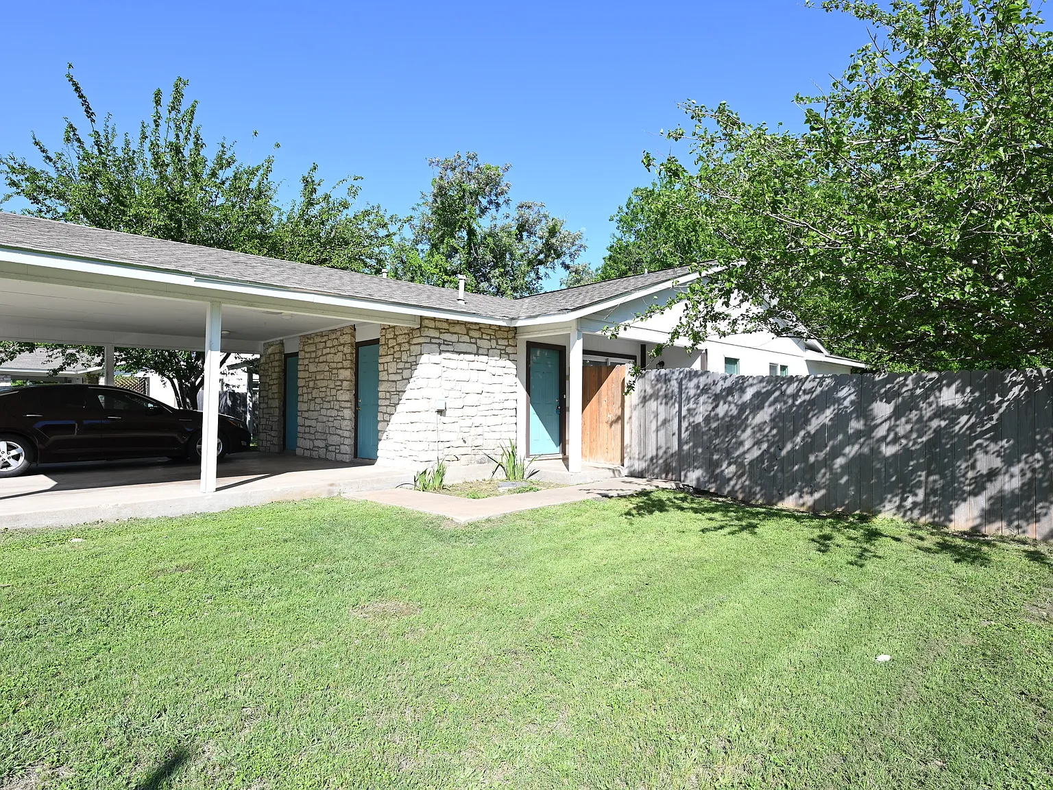 2 bed, 850 sqft, $1,550 — Photo 2