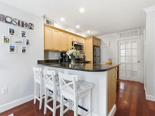 523 E 2nd St #5, South Boston, MA 02127