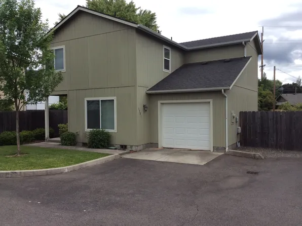 1381 SE M St, Grants Pass, OR 97526