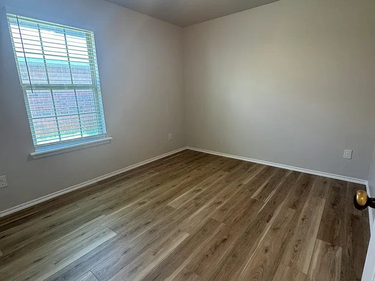 4408 Brooklyn Ave — Photo 25