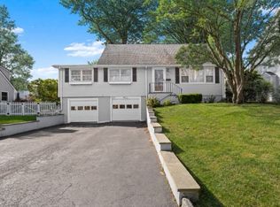 111 Mayweed Rd, Fairfield, CT 06824
