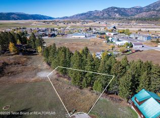 682 Overlook Cir, Alpine, WY 83128