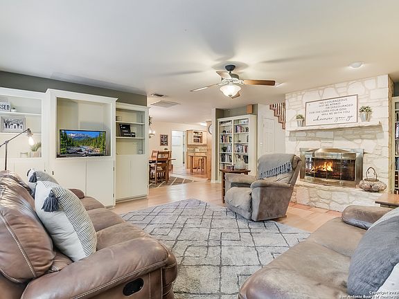 4th image of 209 OAK BEND DR