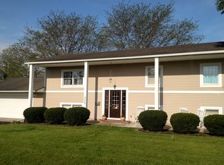 302 S 8th Ave, Chenoa, IL 61726