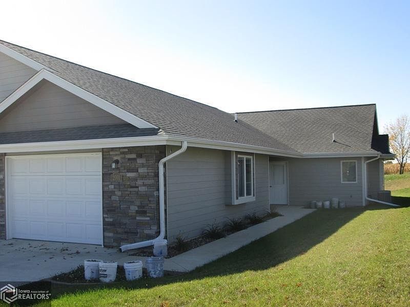 2nd image of 2001 Southern View Dr