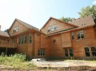 460 Long Lake Rd E, Wayzata, MN 55391