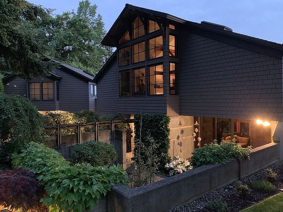 2nd image of 10507 NE 47th Pl