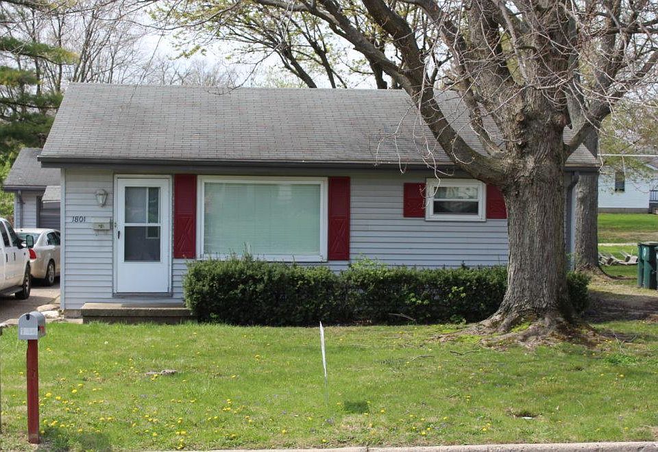1st image of 1801 N Rosewood Ave