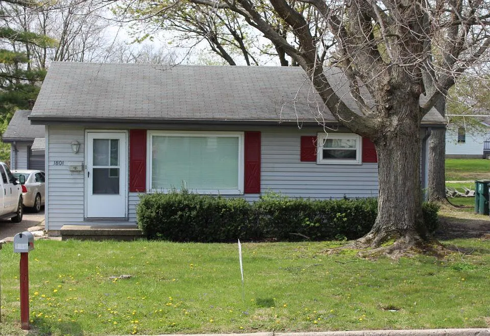 1801 N Rosewood Ave
