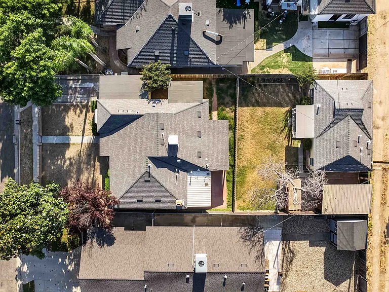 330 W Pinedale Ave — Photo 37