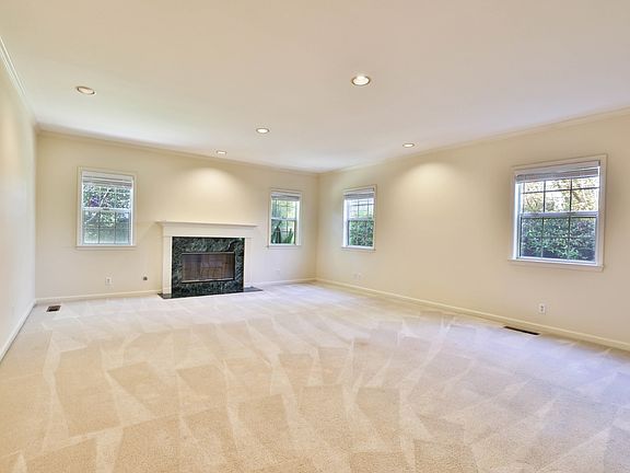 5th image of 1086 El Monte Ave