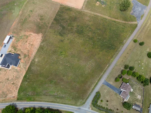 606 McSwain Rd, Chesnee, SC 29323