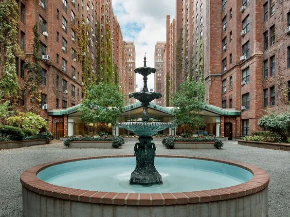 445 West 23rd Street 10F image 11 of 11