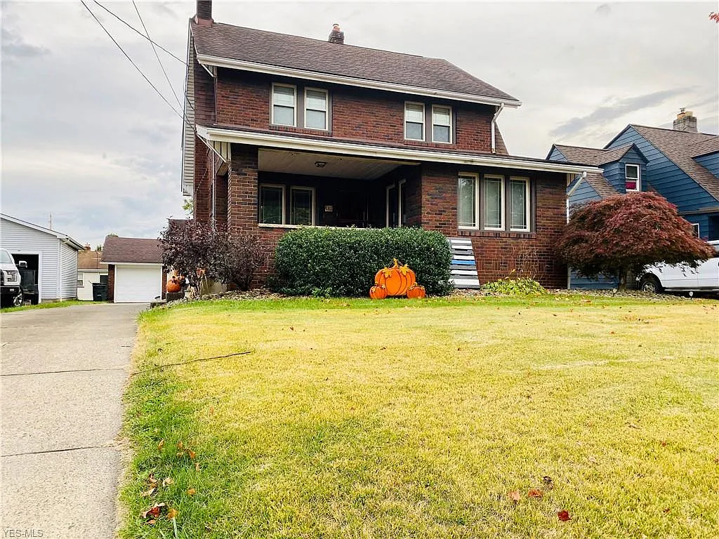 182 Como St photo 1