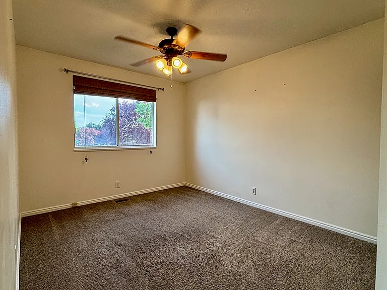 814 W Sweet Meadow Ln — Photo 16