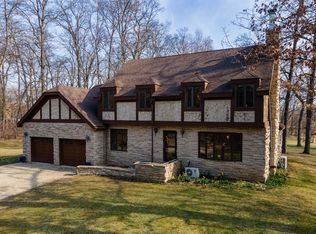 3860 Amber Ln, Deerfield, WI 53531