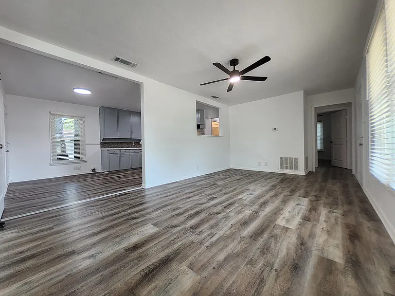 558 Harrison Ln — Photo 8