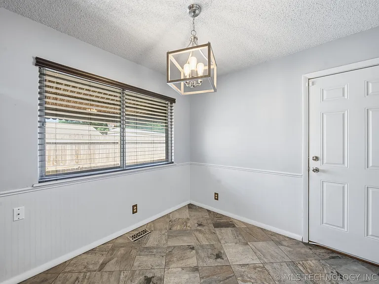 5811 E 61st Pl — Photo 11