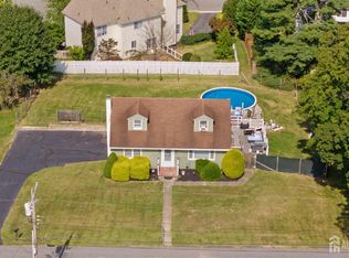 215 Hillcrest Dr, Milford, NJ 08848