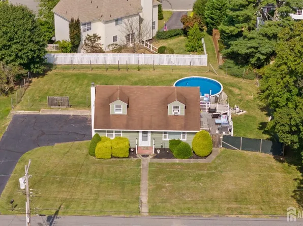 215 Hillcrest Dr, Milford, NJ 08848