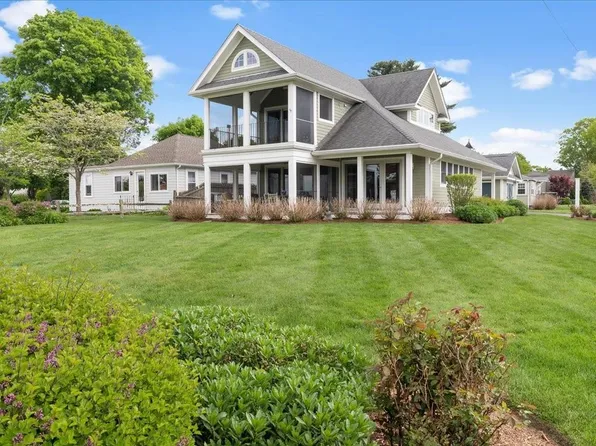 220 Charlotte Dr, Warwick, RI 02818