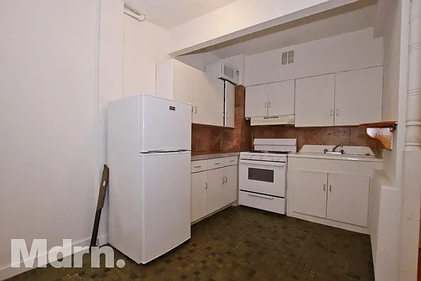 Rented by Mdrn Residential | media 14