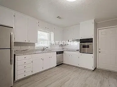 3 bed, 2.0 bath, 1717 sqft, $1,695 — Photo 2