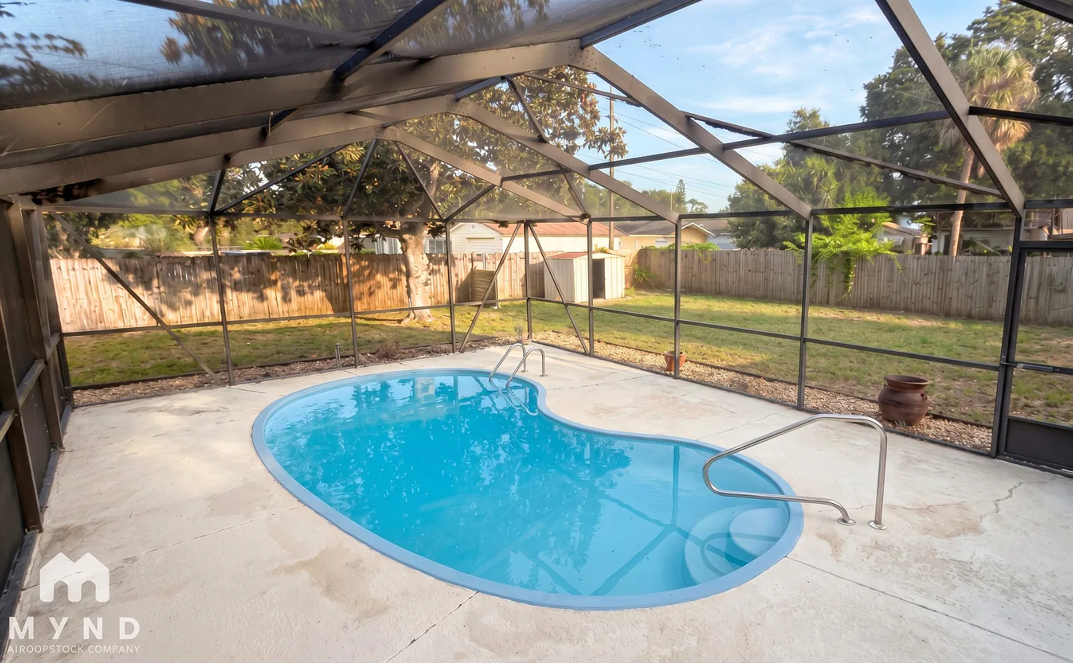 3 bed, 1.0 bath, 1456 sqft, $2,295 — Photo 2