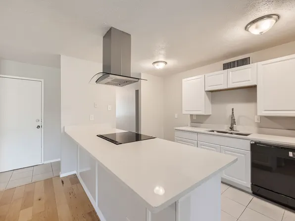 5300 Hendrix Dr, The Colony, TX 75056