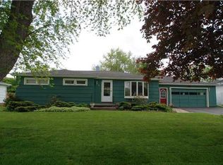 3 W Crest Dr, Gates, NY 14606