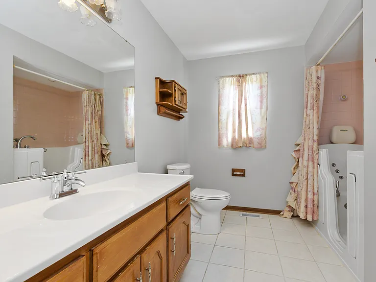 7745 Woodstock Dr — Photo 16