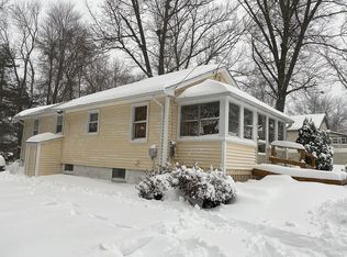 7 Cottage St, Southwick, MA 01077