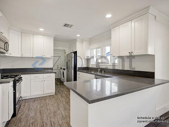5th image of 4315 La Salle Ave